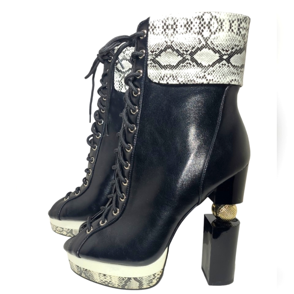 AKIRA Azalea Wang Thinking Out Loud Chunky Heel Bootie Black Size 8.5 New - Picture 3 of 9